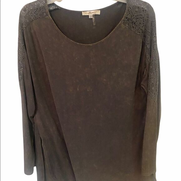 Andree by Unit Women’s Gray Distressed Top • Large - Picture 2 of 16